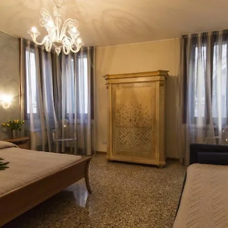 ゲストハウス Taverna San Lio